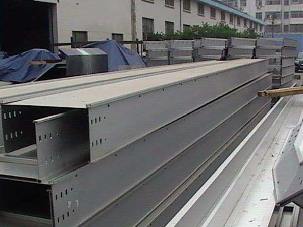 新型槽式電纜橋架